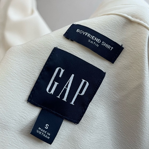 GAP Minimalist Cream Sz S Button Down front Satin Boyfriend Shirt - Picture 7 of 12